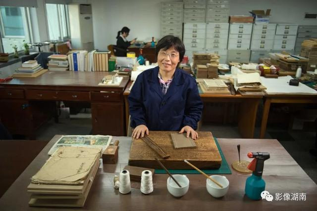 湖南省圖書館古籍修復師施文嵐